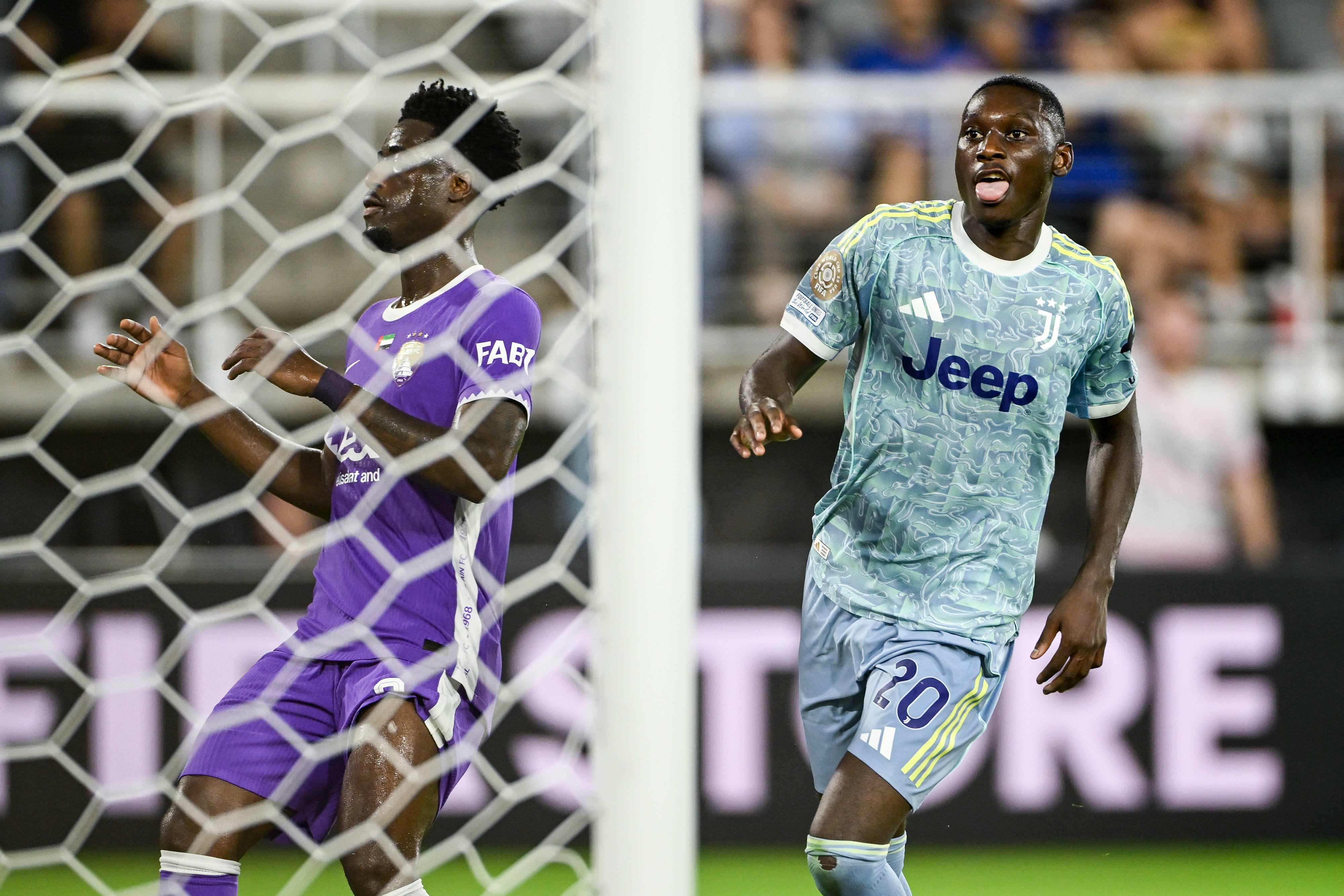 九游娱乐APP-尤文图斯训练开放日，赛前临场应变引欢呼，西甲在即，阵容厚度经受考验(尤文图斯最近阵容)