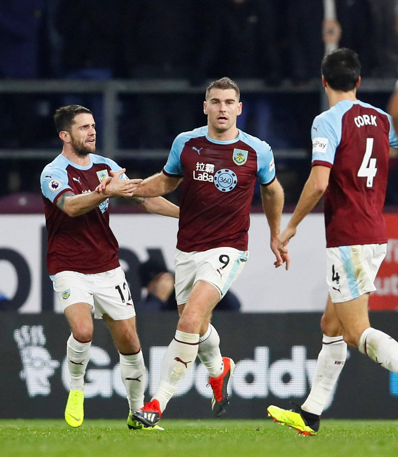 九游体育-雄鹿32分大胜活塞