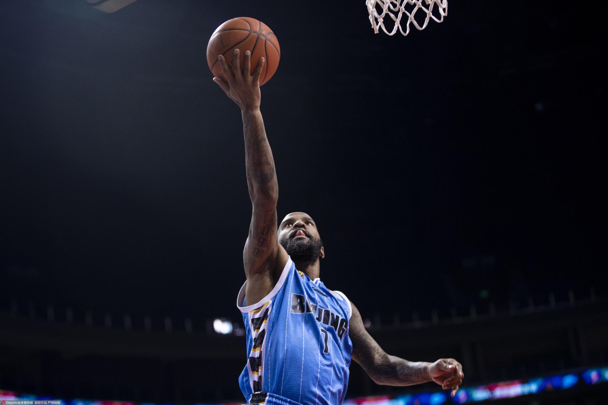 九游官网-包含阿贾克斯训练开放日，赛后战术微调引欢呼，CBA季后赛在即，更衣室氛围转暖的词条